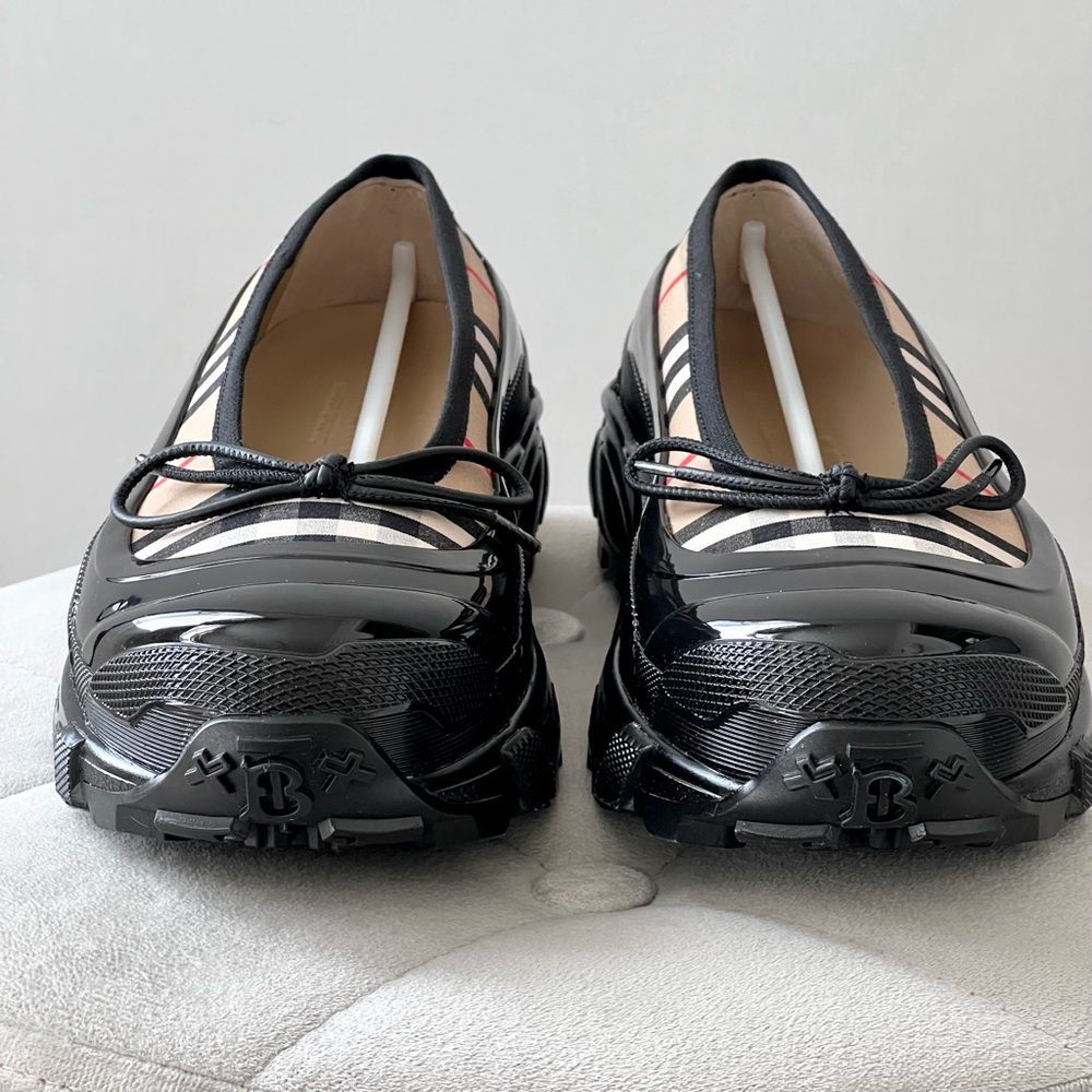 Burberry Black Patent & Beige Nova Check Chunky Ballet Flats - Picture 3 of 15